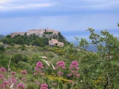Gourdon village perche de l'arriere pays Grassois
