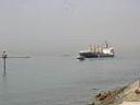 un bateau se pr�sentant �  l'entr�e du canal de Suez