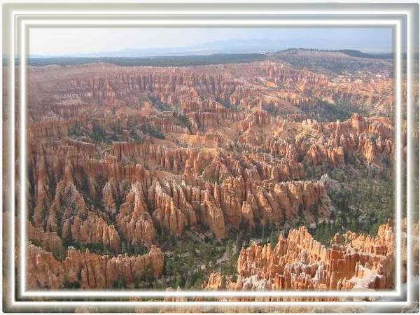 Un faible aper�u de l'Amphith�atre de Bryce Canyon qui couvre en totalit� :180�