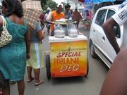 Vendeur de Briani au milieu de la chauss�e !!