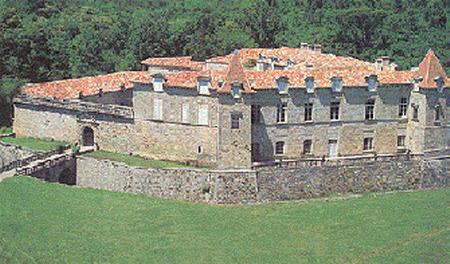 Chateau de Cazeneuve près de Préchac